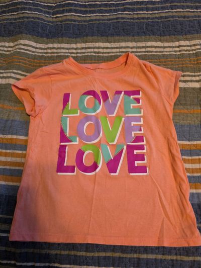 Childrens Place Peach Love Tee Size 5/6 6T/6