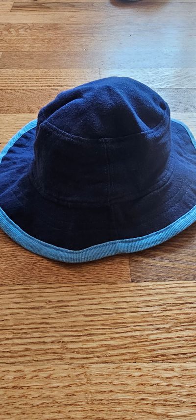 NA Like new reversible bucket hat Navy blue & light blue Infant (0-2 yrs)