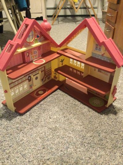 Bluey Ultimate Bluey House with lights sound accessories