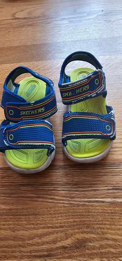 Skechers Functional Skechers' sandals lights up with some wear n tears 9 (Lil' Kid)