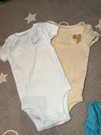 Set of 2 Set of 2 short sleeve onesies 6 Months
