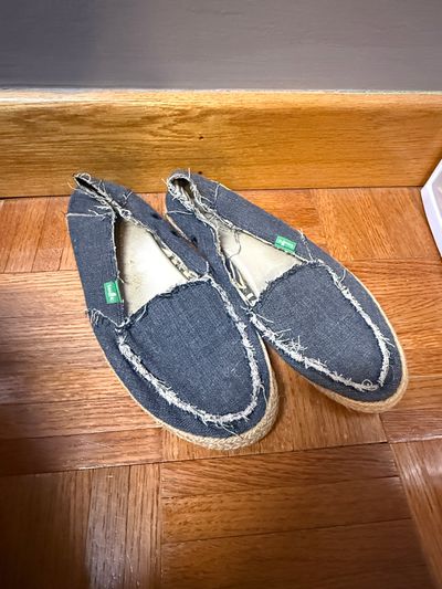 Sanuk denim loafers sz 7  7 (Adult)