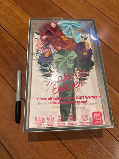 Brand new make up eraser large in shape of flowers