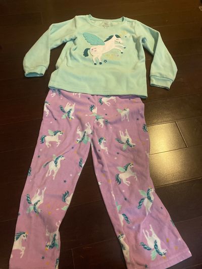 Carters Unicorn pajamas 6T/6