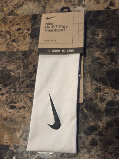 Brand New Nike headband Retails $18