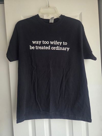 Gildan short sleeved shirt wife  Women's - M