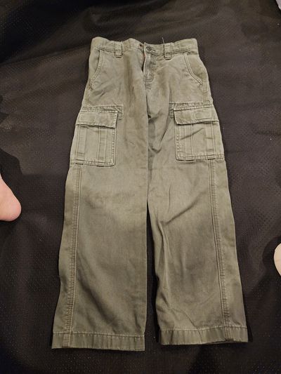 Uniqlo olive green cargo pants 7-8
