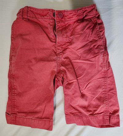 Gap Size 8 red chino shorts with adjustable waist 7-8
