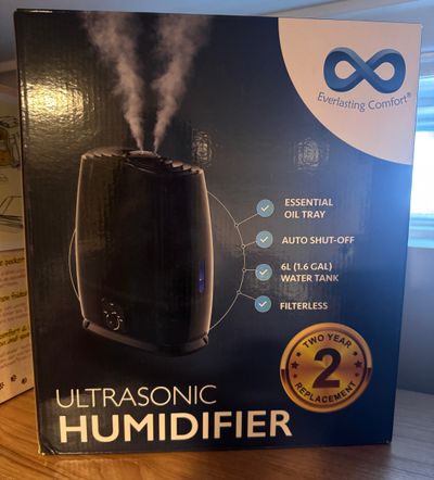 Brand new everlasting comfort humidifier 6 L Retail $45 different color then Walmart picture