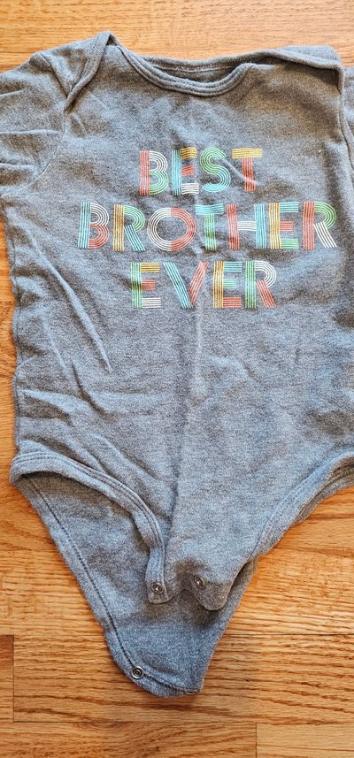 Carter's Like new graphic bodysuit w/ Best brother ever prints 18 Months