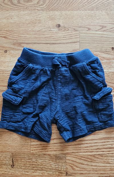 Jumpping Beans Like new boys shorts w/ 4 functional pockets in Navy breathable 2T