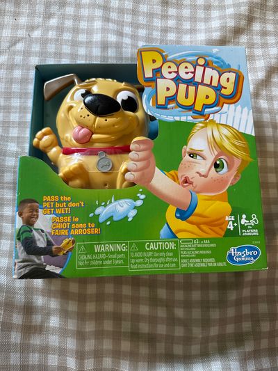 NEW Hasbro NEW PEeing up pass it game