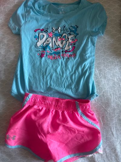 Under armour tshirt and shorts outfit  4T