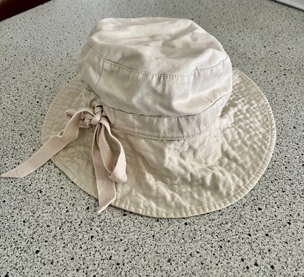 NA Bright bucket hat with drawstring. S/M Hat M 7 to 7-1/8in