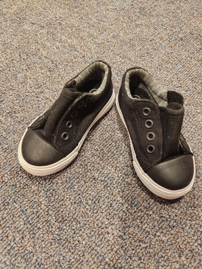 Cat and Jack Black, velcro sneakers 5 (Toddler)