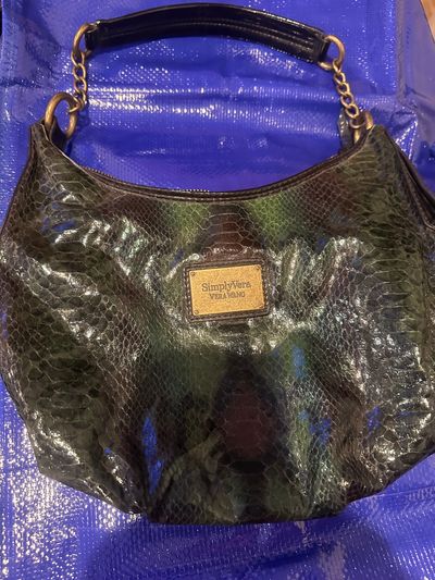 Vera Wang Simply Vera New iridescent color