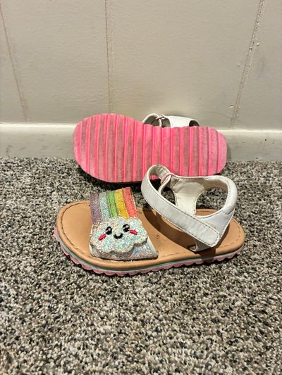 Rainbow sparkle sandal Good condition rainbow sparkly sandal 9 (Lil' Kid)