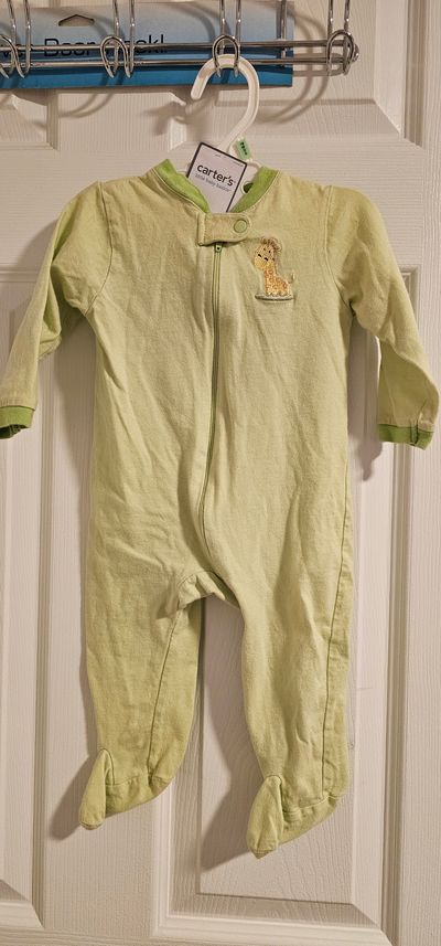 CiRco Good condition Baby one piece sleep/play PJ 6-9 Months