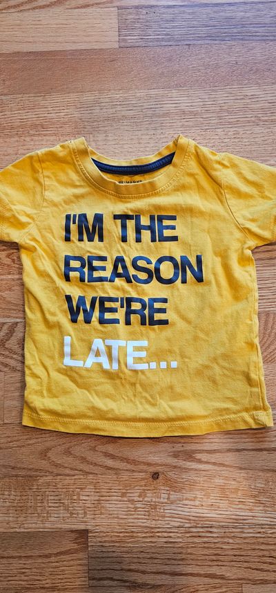 Primark Like new I'M the reason we're Late graphic Tshirt 2T