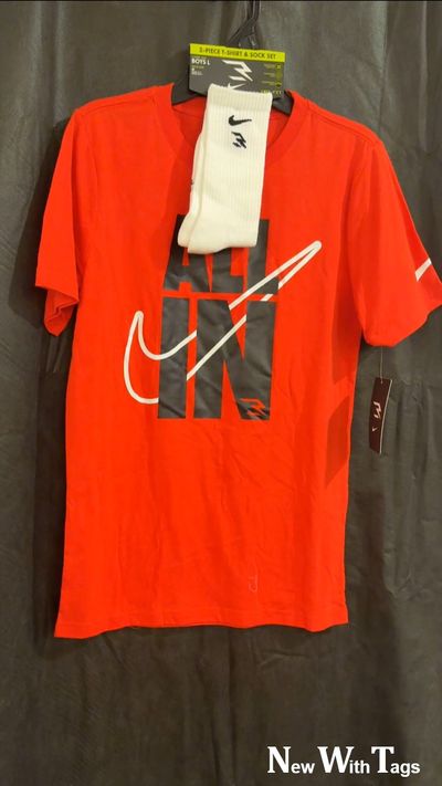 NIKE SIZE LG 12-13 BOYS RED SHIRT WITH SOCKS 10-12