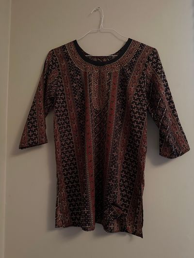 Dressy Black/Gold/Maroon Top Women's - M