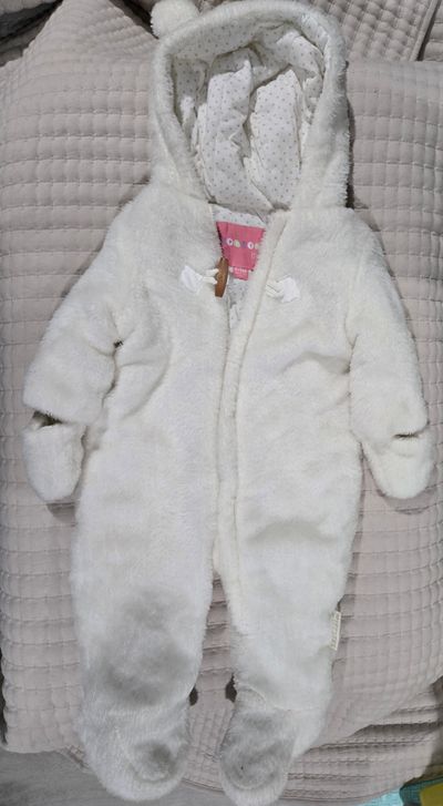 Wippette Kids White faux fur snowsuit 6-9 Months