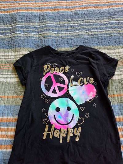 Childrens Place Size 5/6 Peace Love Happy Tee 6T/6