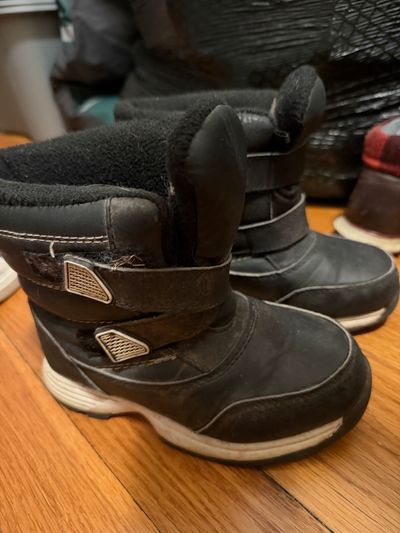 Wonder Nation Snow boots 11 (Lil' Kid)