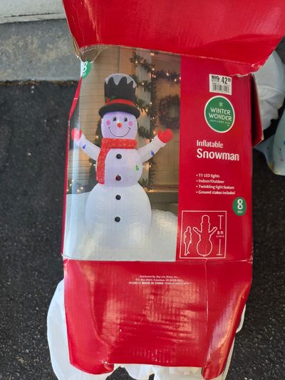Outdoor inflatable snowman