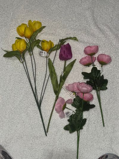 Bundle of fake flowers Bundle of fake flowers