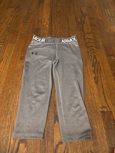 Under Armour grey Capri pants  10-12
