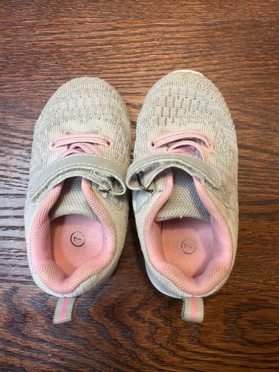 Gray sneakers  7 (Toddler)