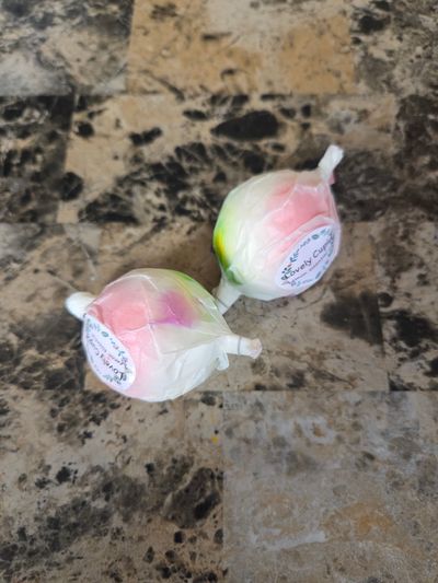 Brand New 2 Lovely Cupid Bathbombs