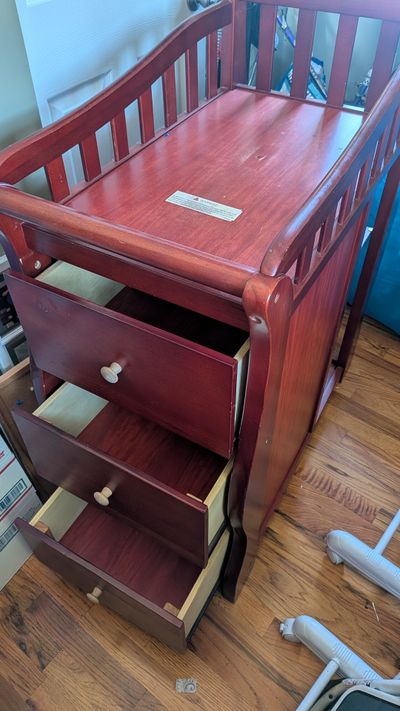 Dream on me Changing table three pull out drawers three shelves on 43x32x18 u