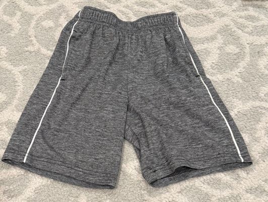 Jumping Beans Super soft gray shorts with pockets, size 5 5T/5