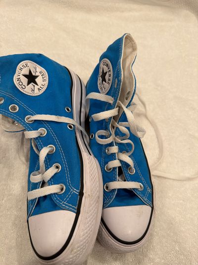 New Converse high tops Blue high tops 7-1/2 (Adult)