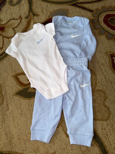 Nike Nike outfit 2 onesies and pants 3 Months