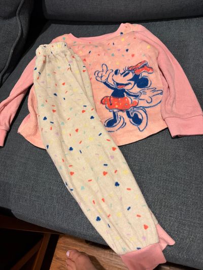 2 piece fleece Minnie confetti pjs  5T/5