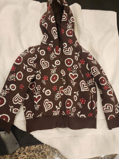 Gymboree girls brown fleece zip-up hoodie featuring a heart and floral pat 5T/5