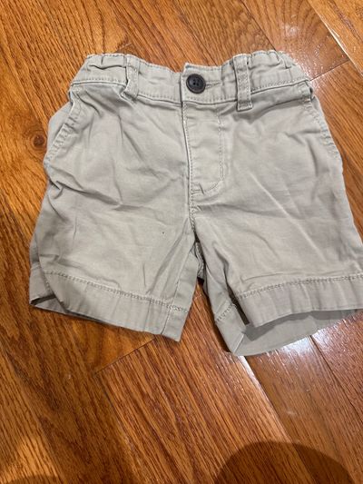 Osh kosh bgosh Khaki shorts 2T