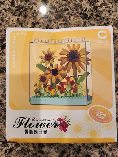 Sunflower building block with display Sunflower building block with display