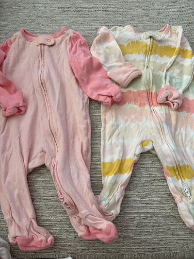 Carters Size 3 months zip up pjs 0-3 Months