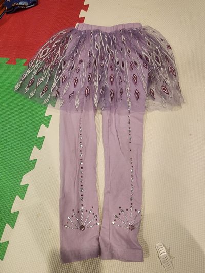 Leggings with a Lace Ruffle Tutu Skirt Leggings with a Lace Ruffle Tutu Skirt in a purple color,rhinest 4T