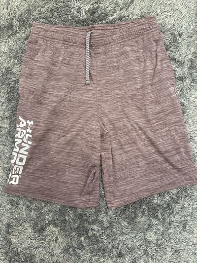 Under Armour XL maroon Shorts with Pockets  14-16