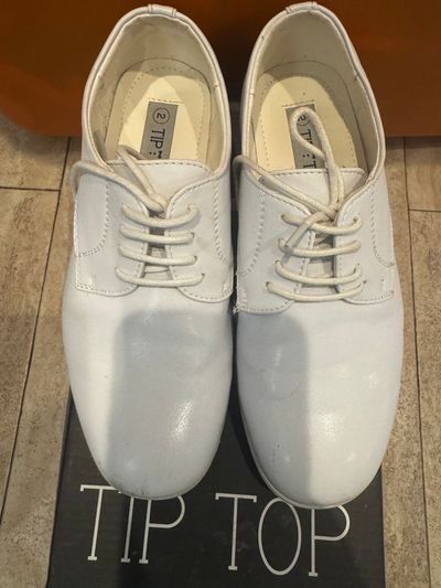 Boys white communion shoes Boys white communion shoes. Used once, just needs cleaning 2 (Big Kid)