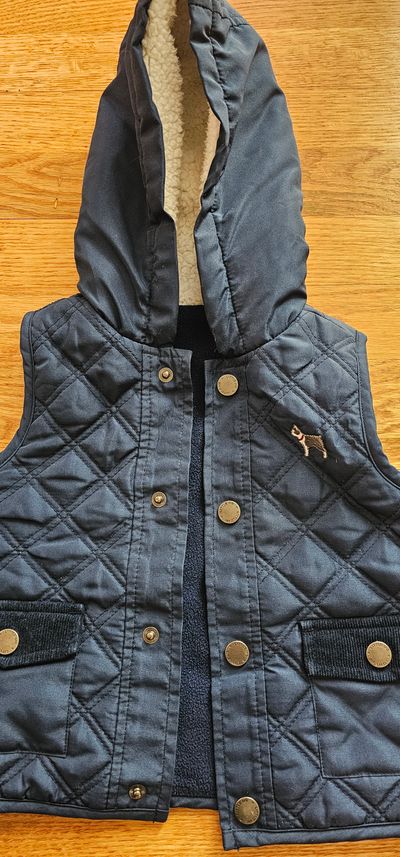N/A Like New toddler fleece lined with hooded vest with 2 pockets 18-24 Months