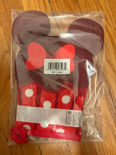 Disney New- Minnie oven mitt