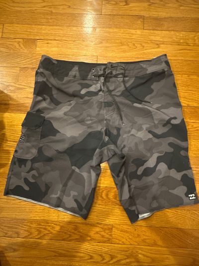 Mens Billabong camo gray shorts  34
