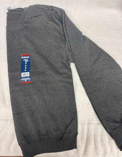 Brand new with tags Mens sweat shirt size small Brand new with tags Mens sweat shirt size small Men's - S