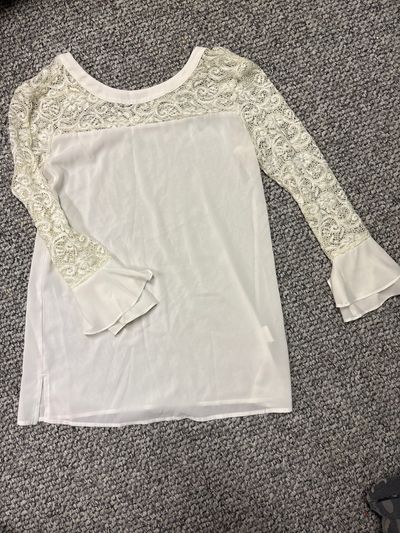 Soteer White flowy top with lace sleeves Women's - M